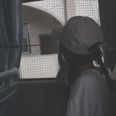 委屈到骨子里的自嘲文案