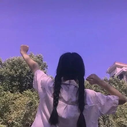 背影女头不乖乖睡觉的孩子会到月球罚站