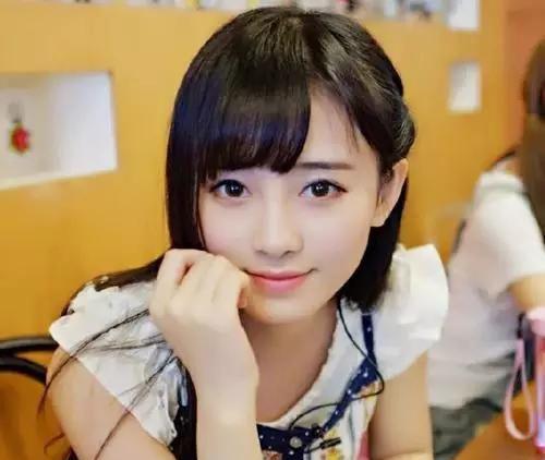 鞠婧祎为了美,对自己真狠变脸不算什么,头发变化才大