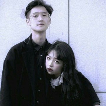 超酷用手机遮脸情侣头像