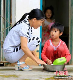 山区代课老师坚守女子微小学