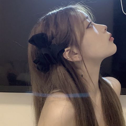 女生头像简约干净清爽
