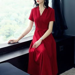 奔四奔五女人别穿地摊货,丢人正流行的高雅裙,洋气精致美扎心