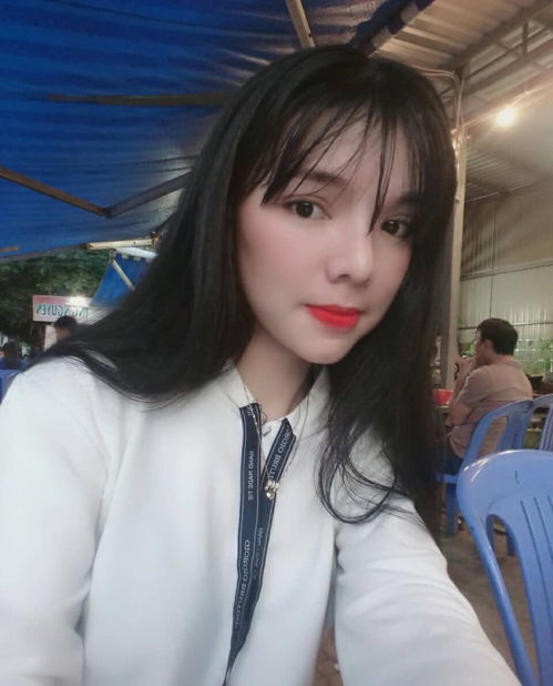 表情丑女孩从小被亲生父母抛弃,现19岁整容变漂亮引发网友热议腾讯新闻表情