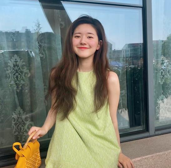 赵露思短发有多漂亮看到照片后,网友这才是女神的样子