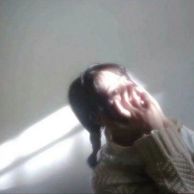 女生头像霸气侧脸不由得为约会的打扮而烦恼