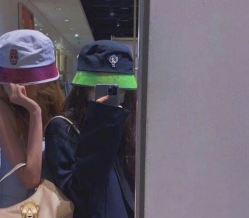 女生近期频繁换头像张某