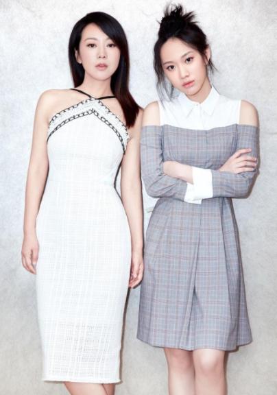 51岁闫妮和女儿同框,身材不输24岁女儿,网友这是姐妹吧