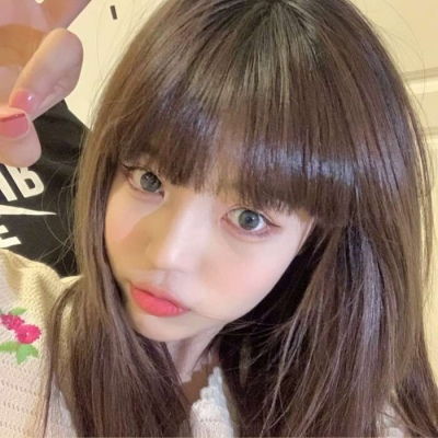 二兽真人干净精致风格女生头像
