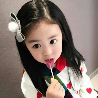 女孩小小年纪就近视1500度,原来和吃的食物有关,家长要警惕