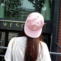 戴帽子超帅女生头像女生戴帽子也可以很帅