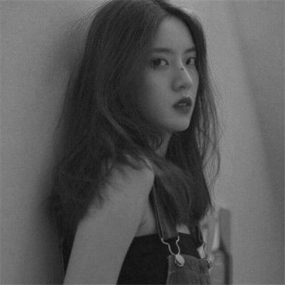 悲伤高冷头像女生黑白,没有能力改变眼前这一切