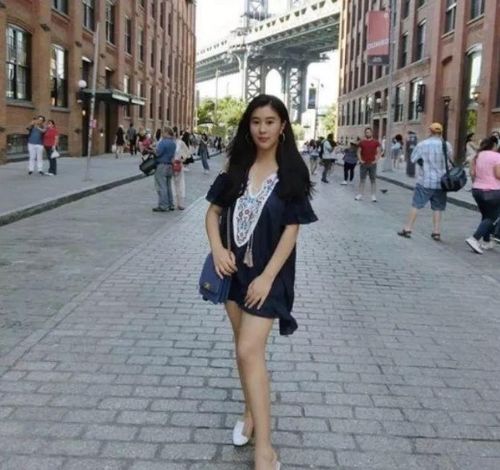 杨子大女儿近照曝光文艺气息浓,19岁杨海润五官精致身材绝佳赶超黄圣依