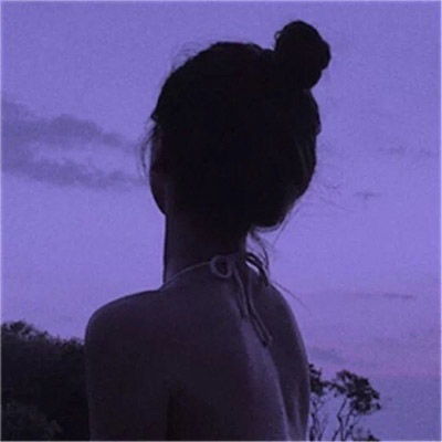 背影或侧面的丧女头像现代暗黑丧风格头像