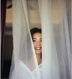 组图李沁夏至大片清新演绎晒伤妆明眸皓齿神秘撩人