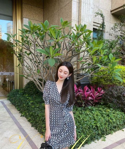 时尚博主最爱的小短裙,简约时尚还透着小性感,尽显甜美少女气质