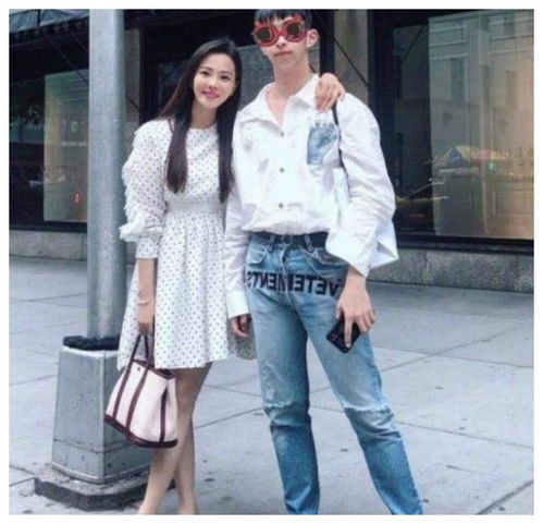 单亲家庭影响太大伊能静18岁儿子晒女装照,粉色桃花妆潮味十足