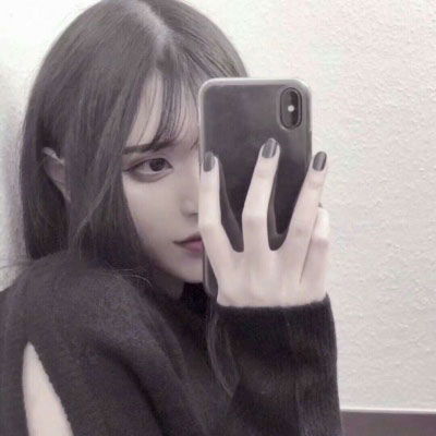超好看的手机挡脸女头手拿手机挡脸的女生图片