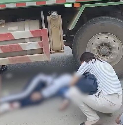 广东中山发生一起事件,家属一旁跪地大哭,现场画面让人痛心