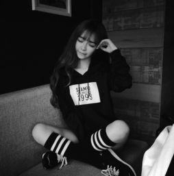 好看的黑白女生个性皮肤那时暮春已逝行人匆匆