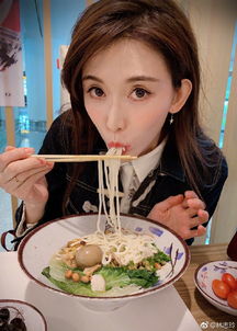 林志玲晒最新美照,在美食面前女神瞬间变吃货