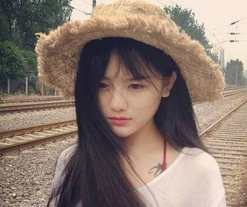 女生头像真实生活照肿么了