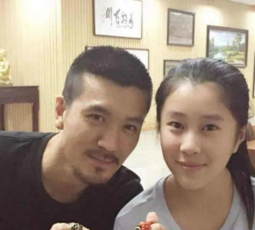 18岁就哈佛毕业的杨子女儿,毕业现场亲妈现身,气质绝不输黄圣依