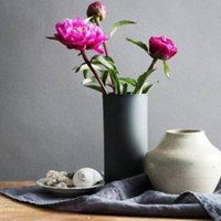 小女生手捧鲜花风景头像微信头像图片大全