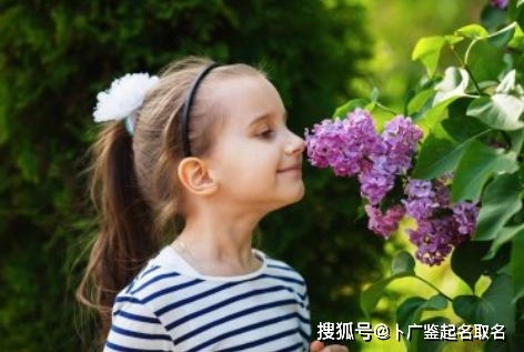 2022年出生的女宝宝起名改名美好有财富的女孩名字