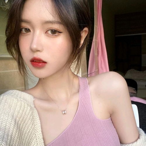 女头真人性感风图片