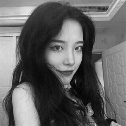 气质女生黑白微信头像,冷酷的人都是孤独的