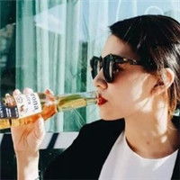 姑娘我高冷又霸气高冷范儿戴墨镜美女头像