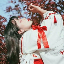 十里玉兰春更甚,古风女头晚来迟