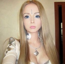 乌克兰的真人芭比,没想到卸掉假人脸后惊艳所有人