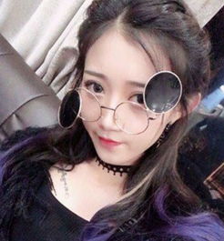 小伊伊为博关注直播穿衣服,脱下来的一瞬间被封,网友差一点