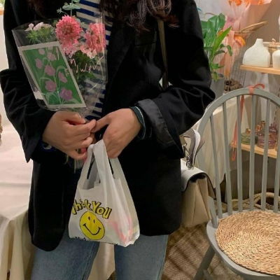 捧花女生头像头像