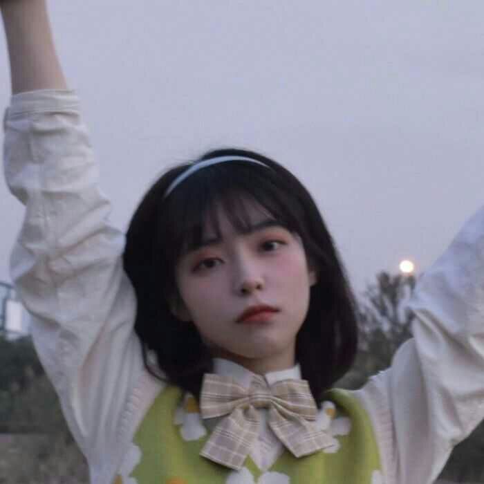 有哪些丧丧的看起来有些高冷的女生头像呀