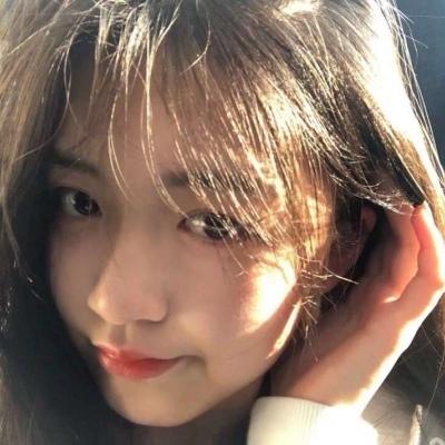 笑容满面的甜美女生头像呆萌依旧可爱点