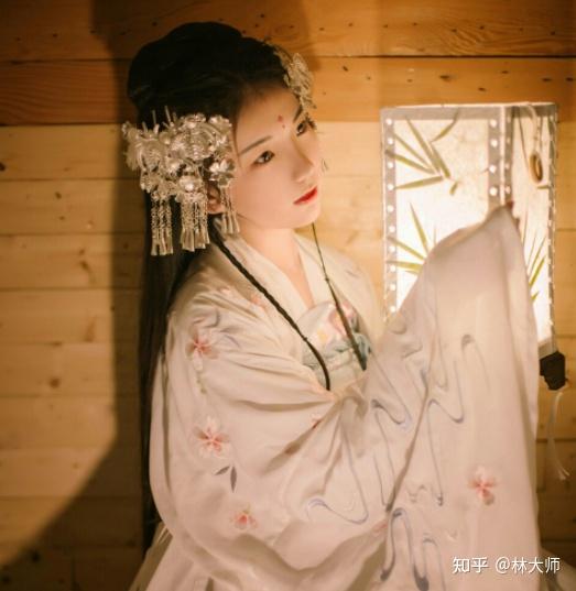 48个冷艳古风女生名,个个风姿绰约,亭亭玉立
