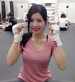 日本美女漫画家走红身材超正宅男看眼直
