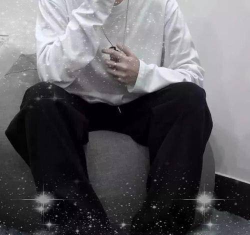微丧男生头像,你的世界太拥挤,没有我也合情合理