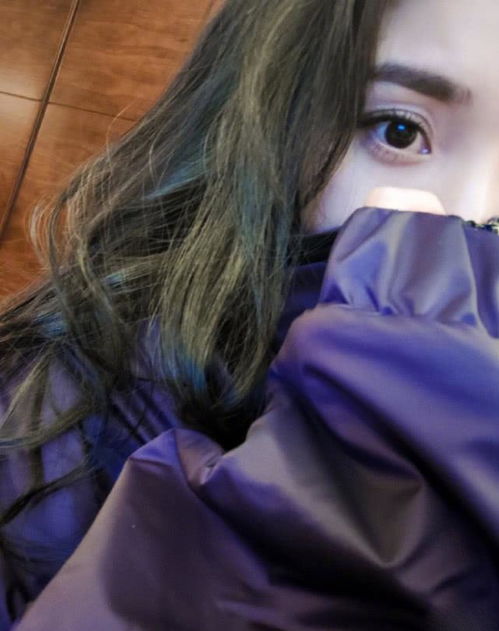 杨幂自拍模式花式升级,露只眼睛出镜,画风调皮又满满少女心