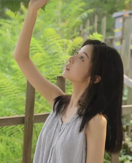 心理测试4个侧脸美女,哪个最美丽测你内心到底有几分自信