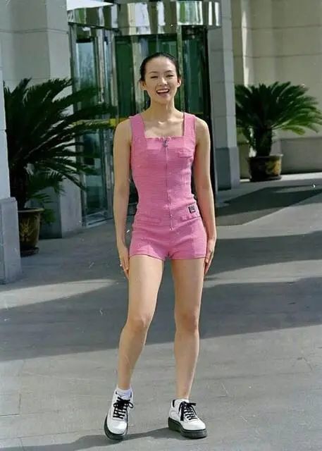 看了17岁的章子怡,才明白什么是真正的清纯玉女