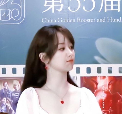 实力加冕易烊千玺杨紫获百花奖提名,杨紫一袭u领白裙美成仙女