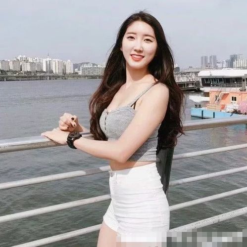 街拍美女,气场全开,穿衣曼妙,秀出青春与美丽时尚