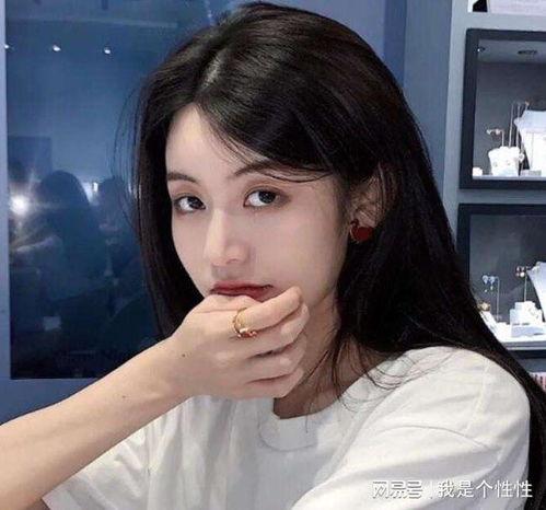 头像小女孩简单气质可爱