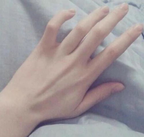 心理测试四个手哪个是男生的测测看身边有多少异性暗恋你