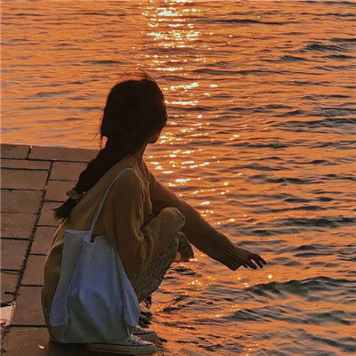 海边小姐姐头像落日头像