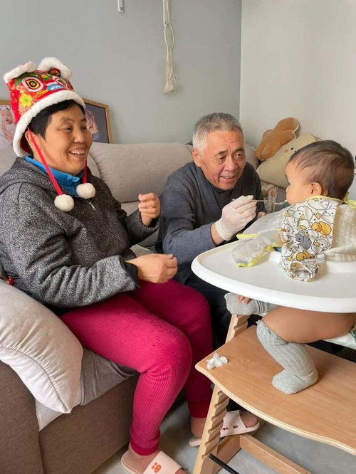 人老了才明白帮子女带娃和不帮忙带娃的老人,晚年生活大不相同